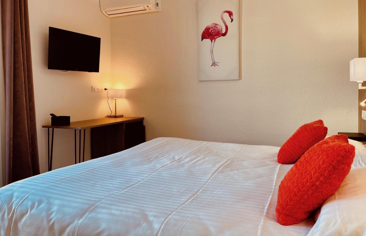 Hotel Courbet Juan-les-Pins Esterno foto