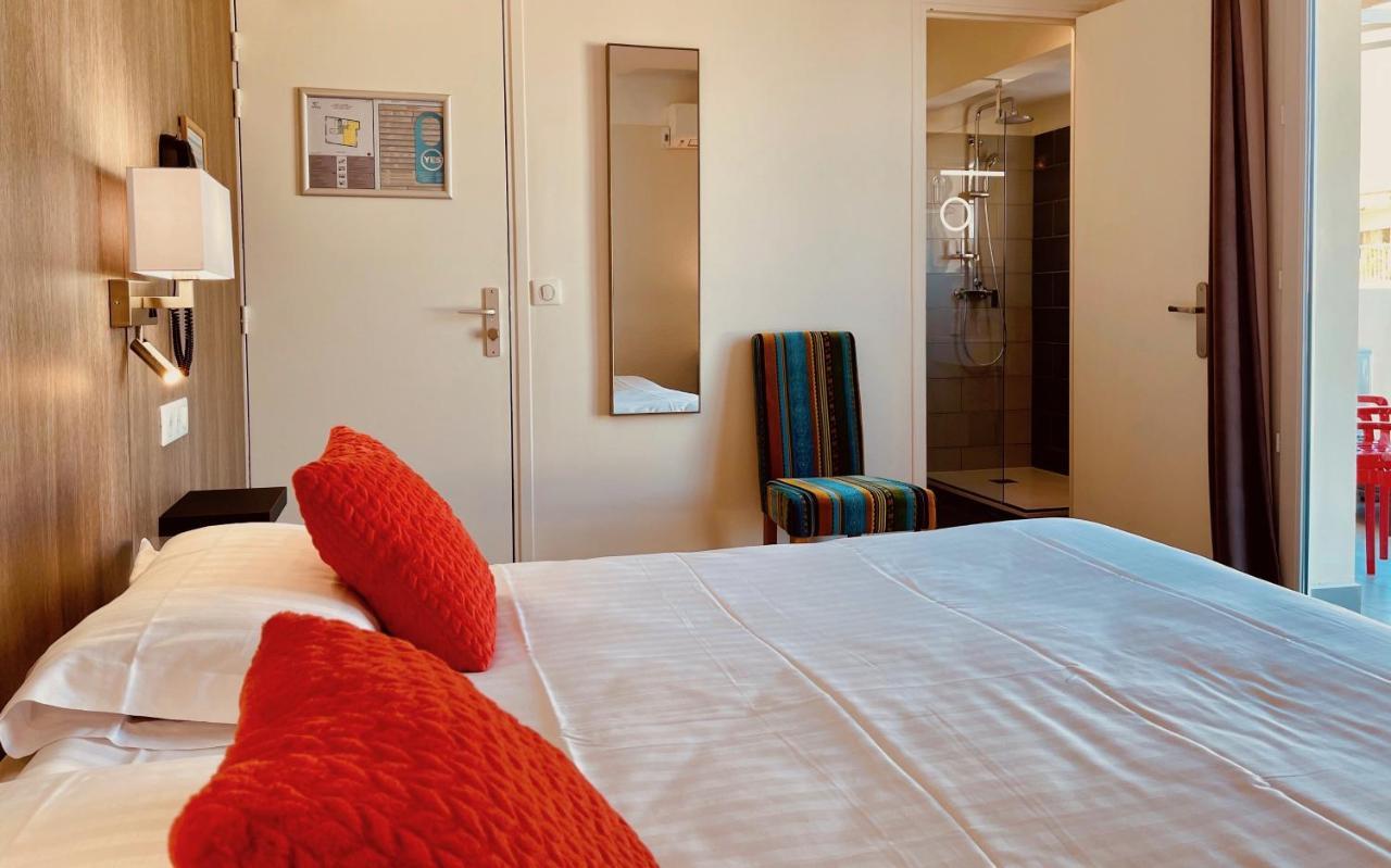 Hotel Courbet Juan-les-Pins Esterno foto