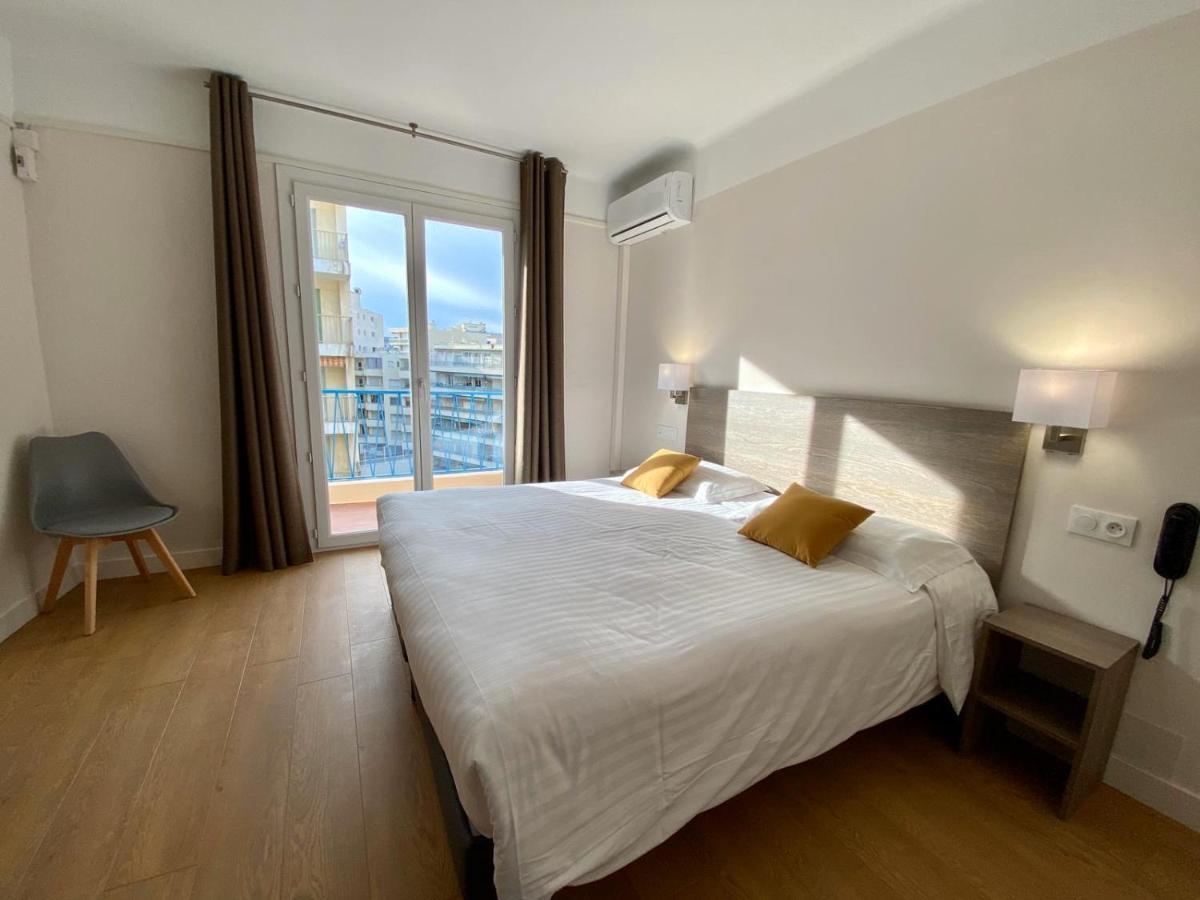 Hotel Courbet Juan-les-Pins Esterno foto