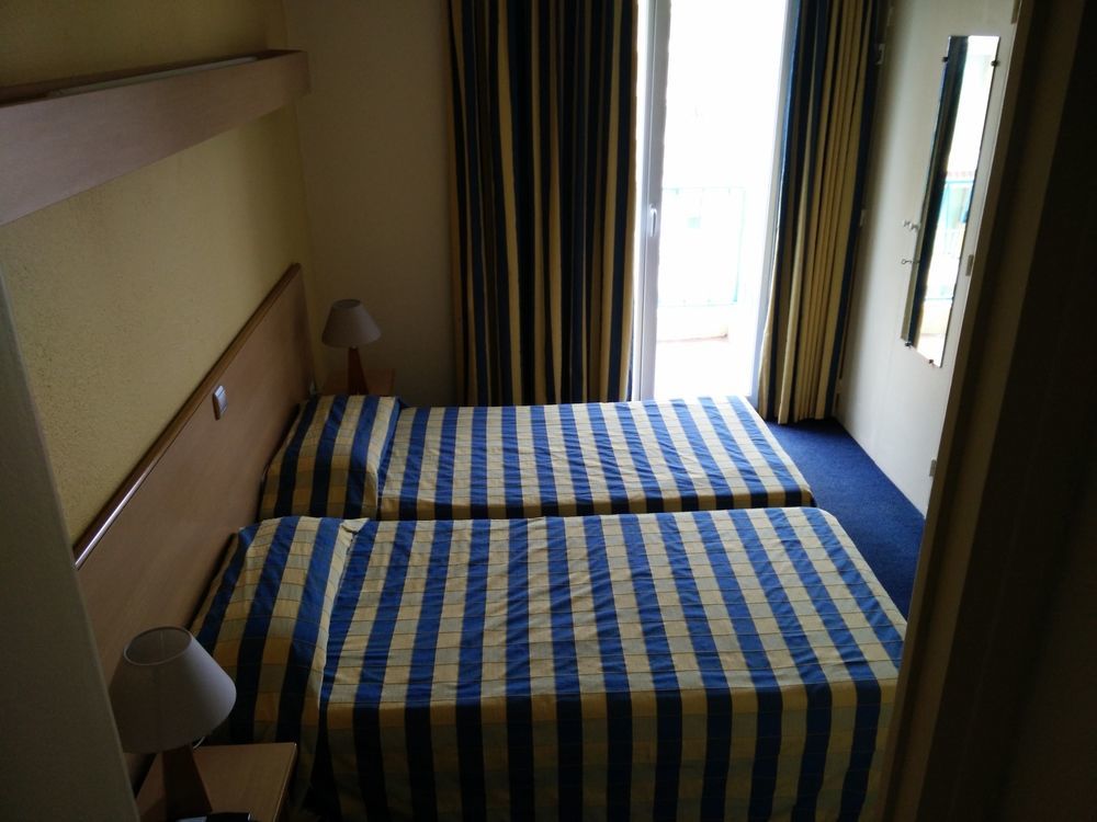 Hotel Courbet Juan-les-Pins Esterno foto