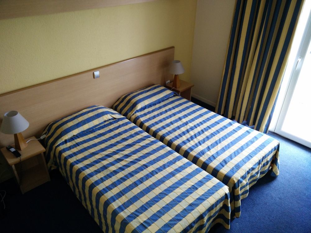 Hotel Courbet Juan-les-Pins Esterno foto