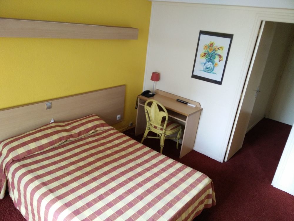 Hotel Courbet Juan-les-Pins Esterno foto