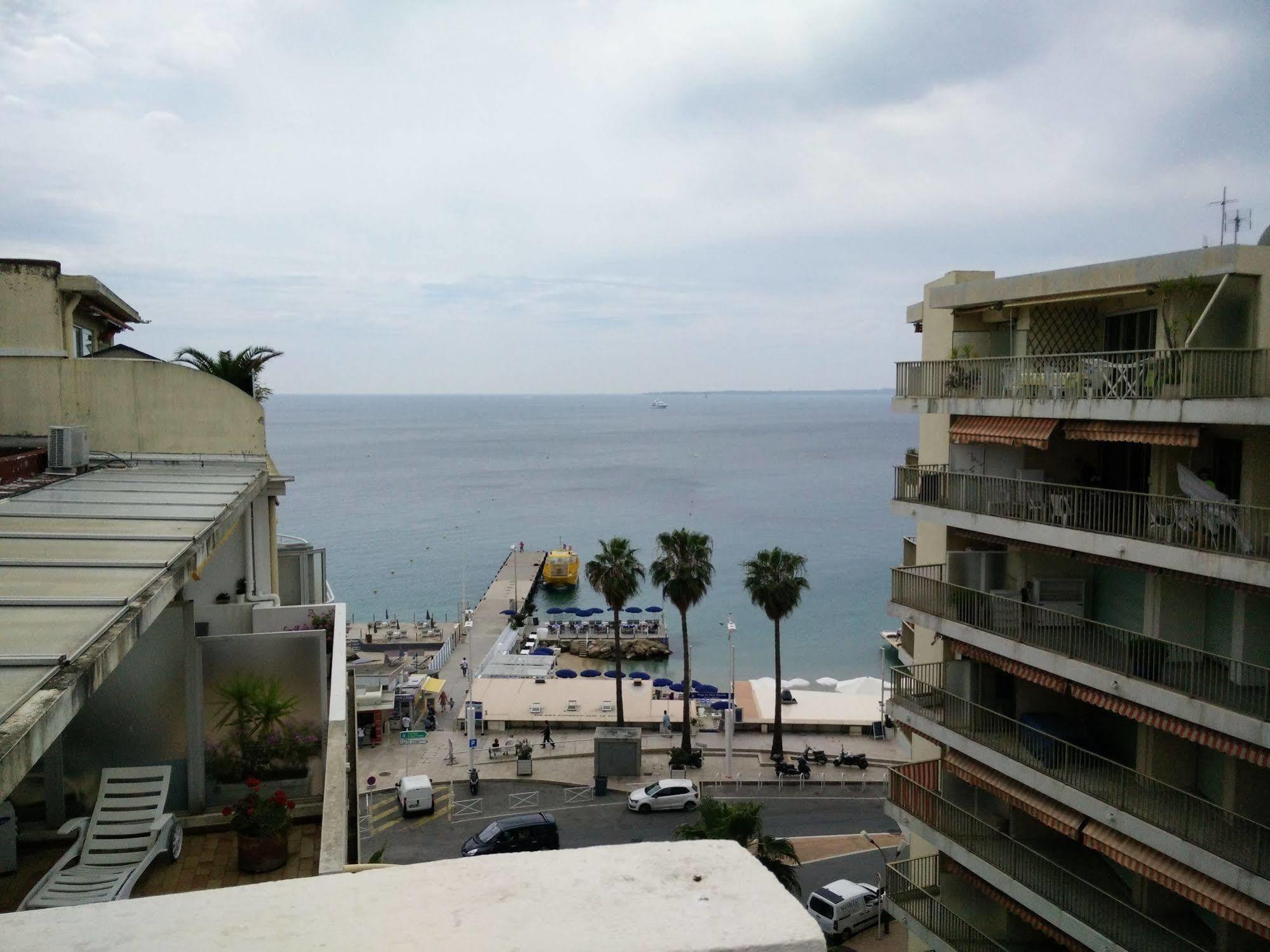 Hotel Courbet Juan-les-Pins Esterno foto