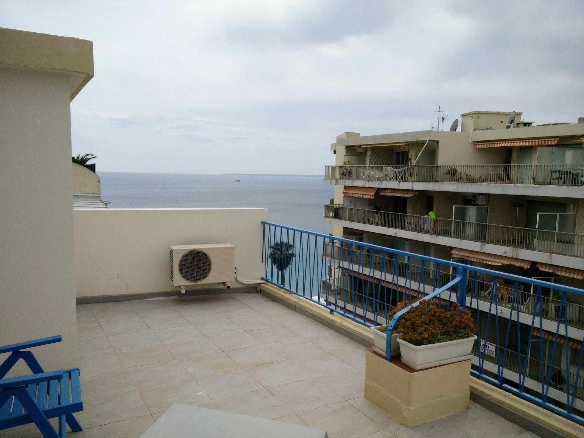Hotel Courbet Juan-les-Pins Esterno foto