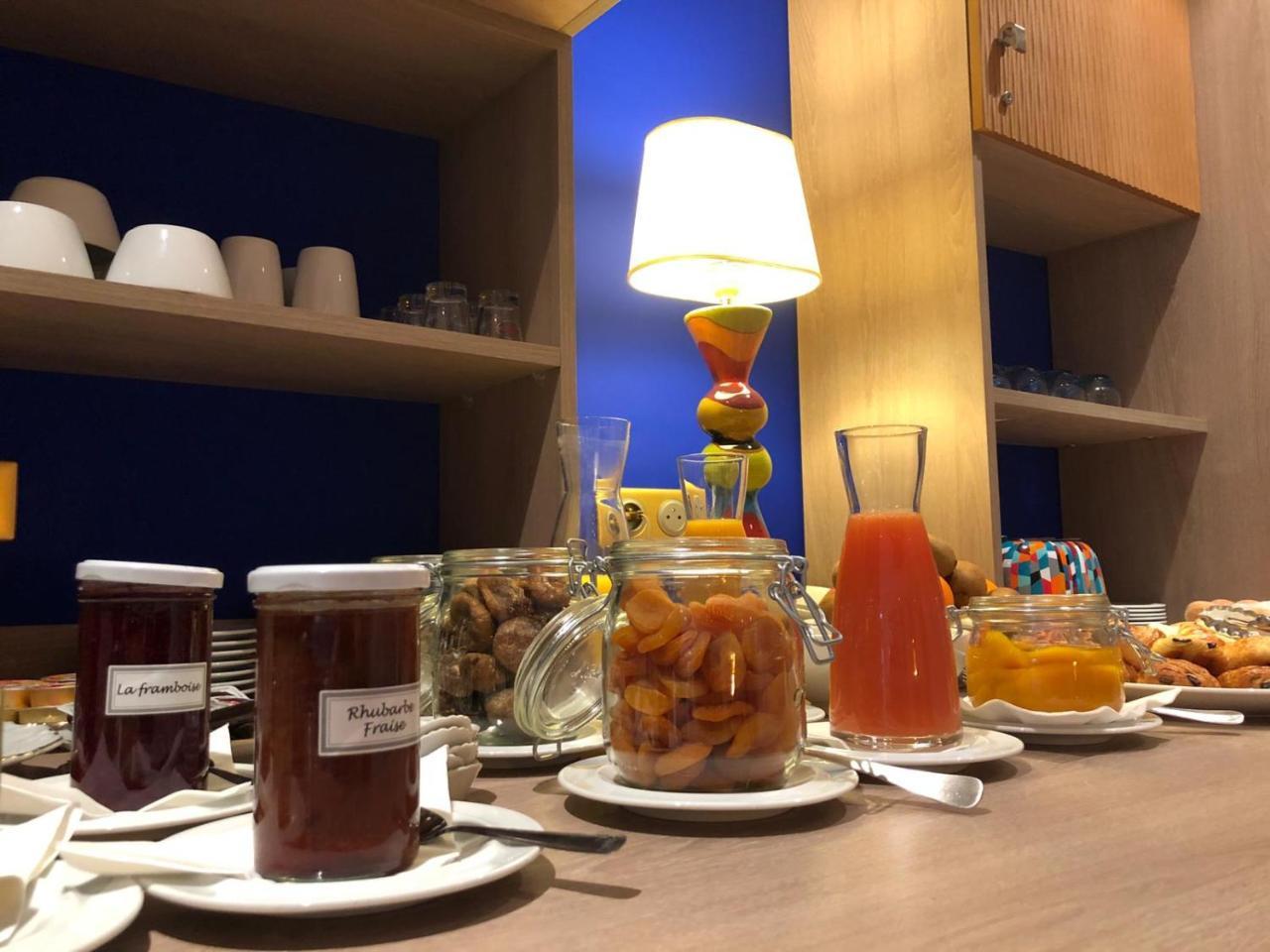 Hotel Courbet Juan-les-Pins Esterno foto